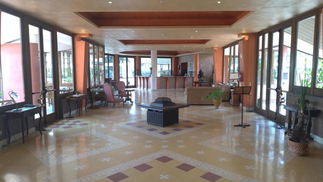 Tk Hotel - Ex Ares San Giovanni La Punta Exteriör bild