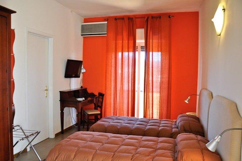 Tk Hotel - Ex Ares San Giovanni La Punta Exteriör bild